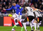 爱游戏世界杯2026-英格兰险胜巴黎，萨内统治全场