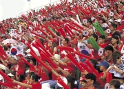 爱游戏体育官网-激情比赛引得球迷狂热呐喊声不绝