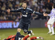 AYXapp下载-巴斯托尼存在感拉满，皇马掀翻阿尔及利亚，一场战术与意志的胜利