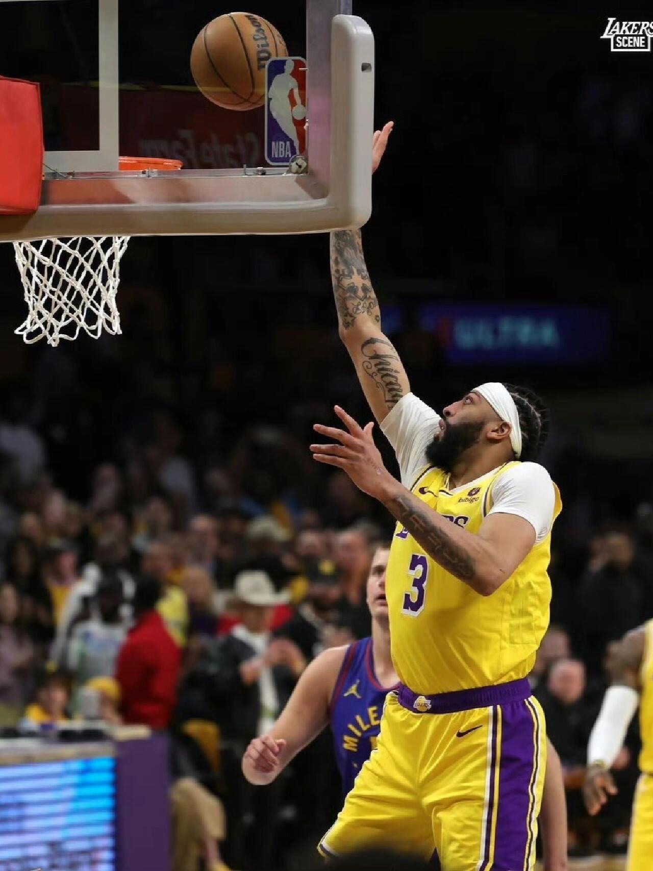 篮网碾压鹈鹕，浓眉哥状态火热