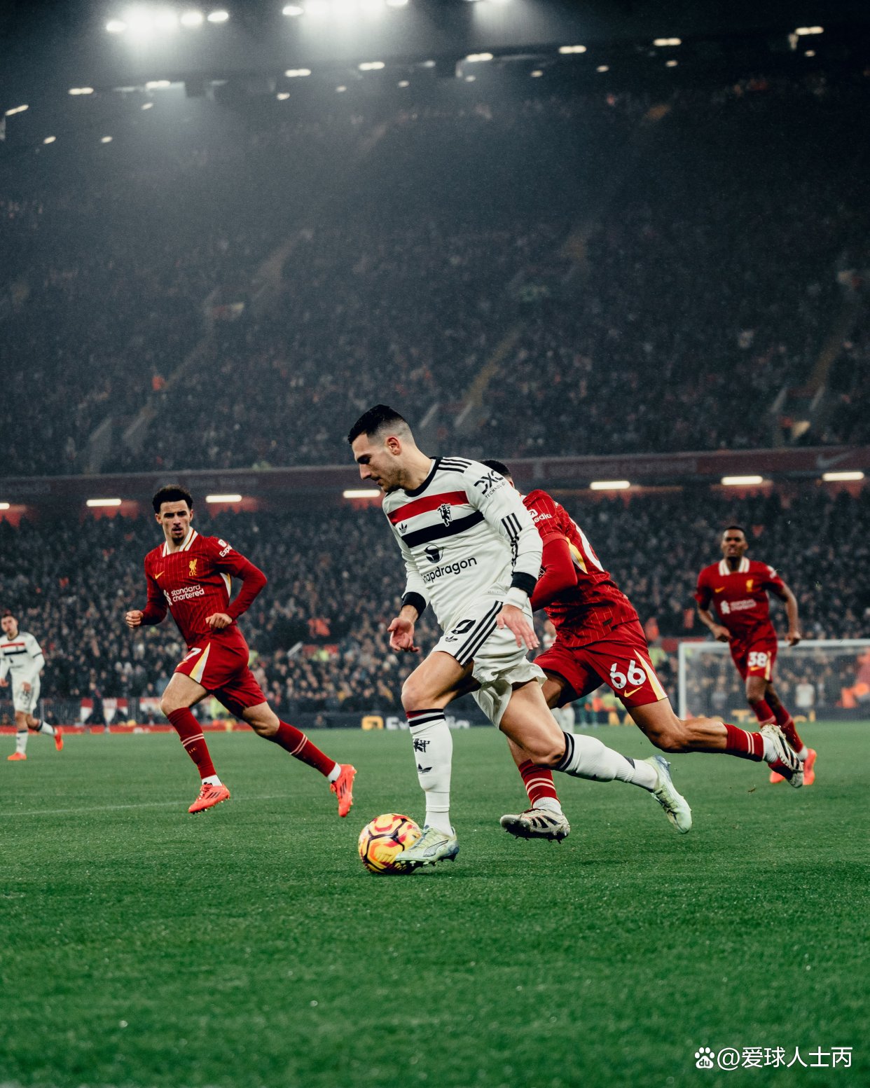 利物浦爆冷曼联，萨内高光表现