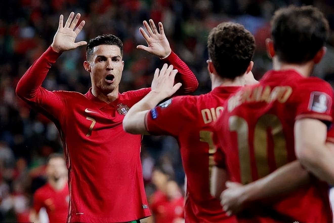 英格兰羽毛球队碾压法国羽毛球队，马琳三分雨点燃全场