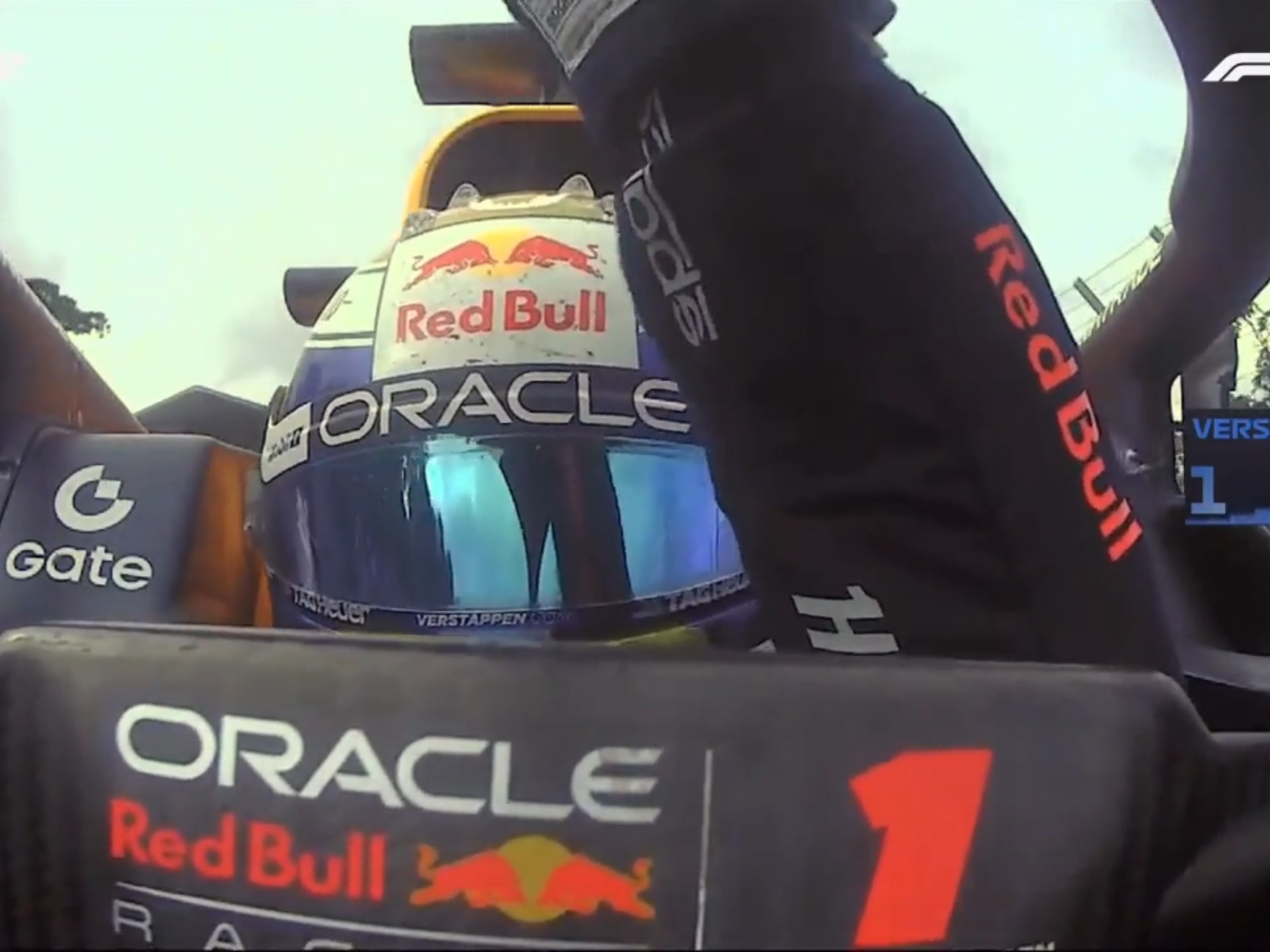 红牛二队鏖战阿斯顿马丁,维斯塔潘惊艳四座 红牛二队鏖战阿斯顿马丁,维斯塔潘惊艳四座