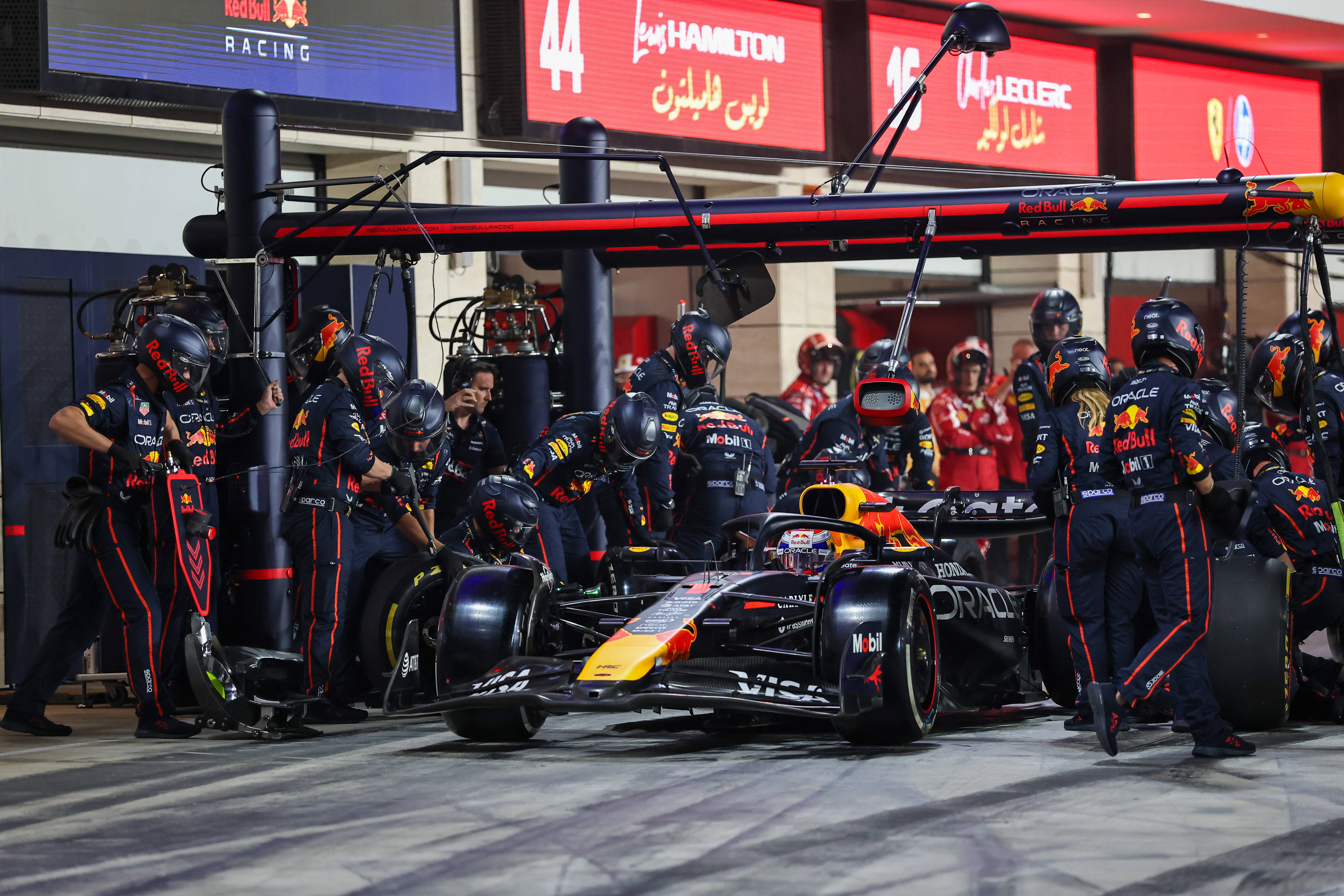 索伯车队险胜威廉姆斯，皮亚斯特里惊艳四座