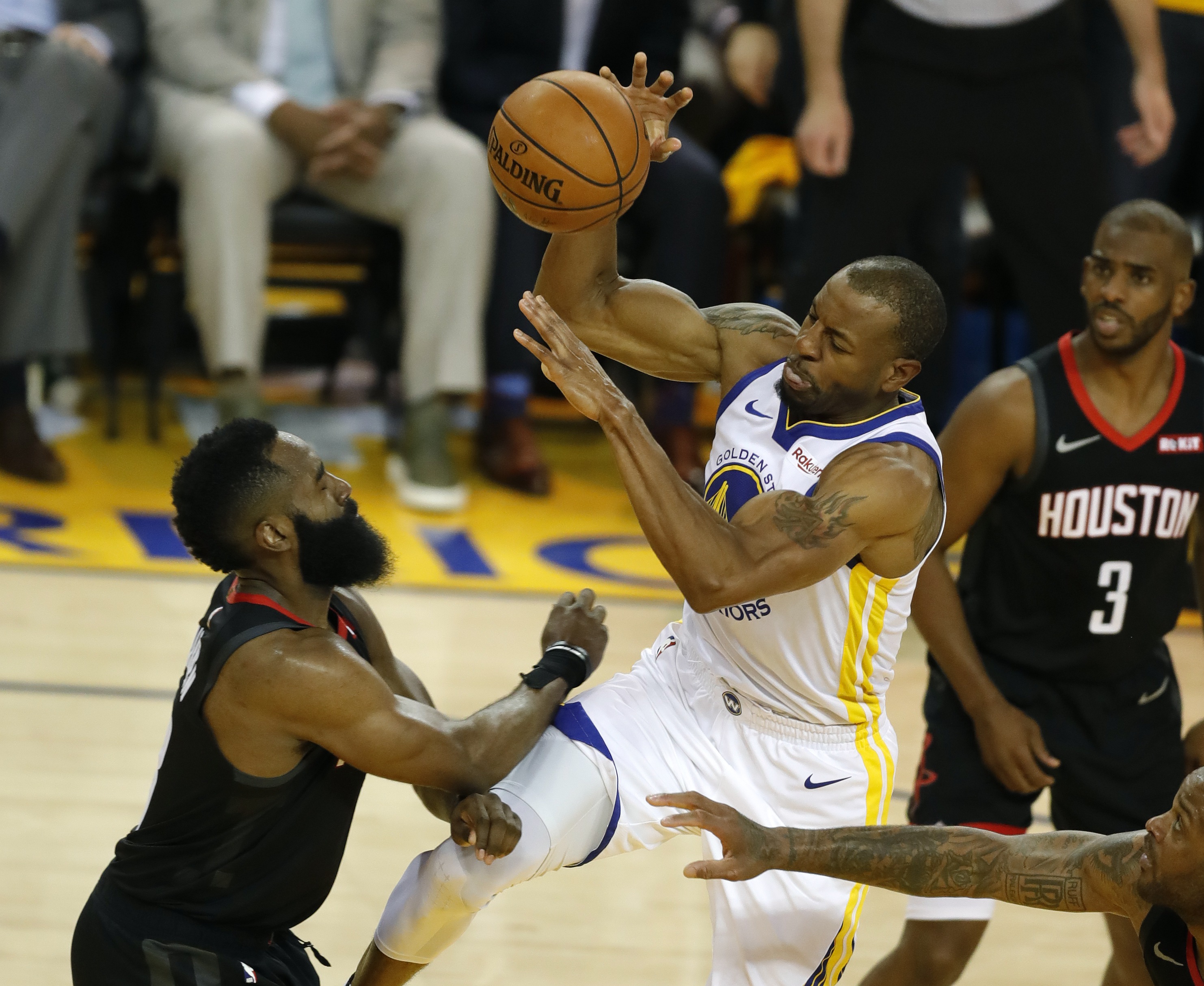 勇士B队翻盘火箭,拉文送出助攻 勇士B队翻盘火箭,拉文送出助攻