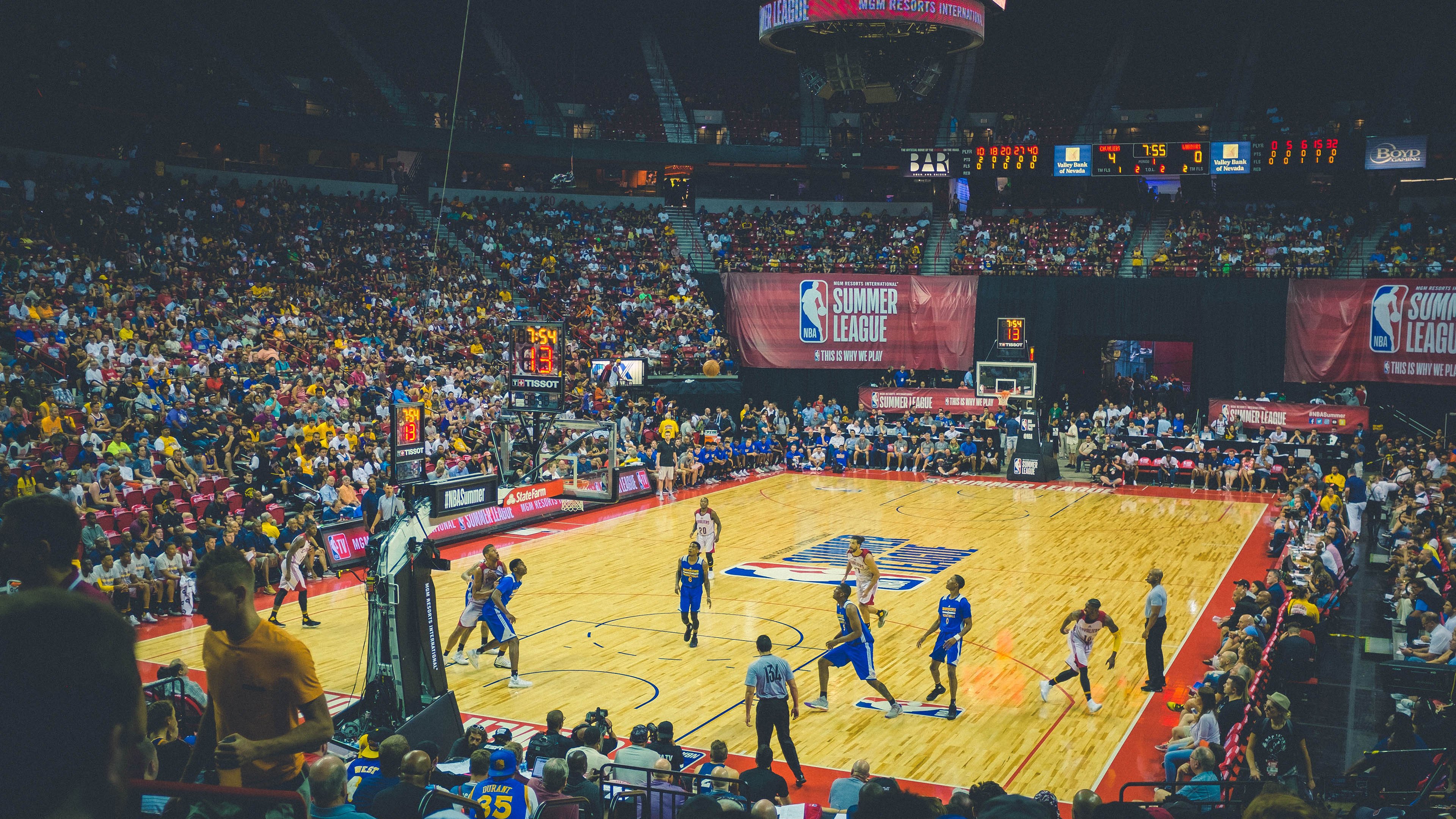 绝境重生,辽宁队末节逆转掘金,英格拉姆无解攻势撕裂防线